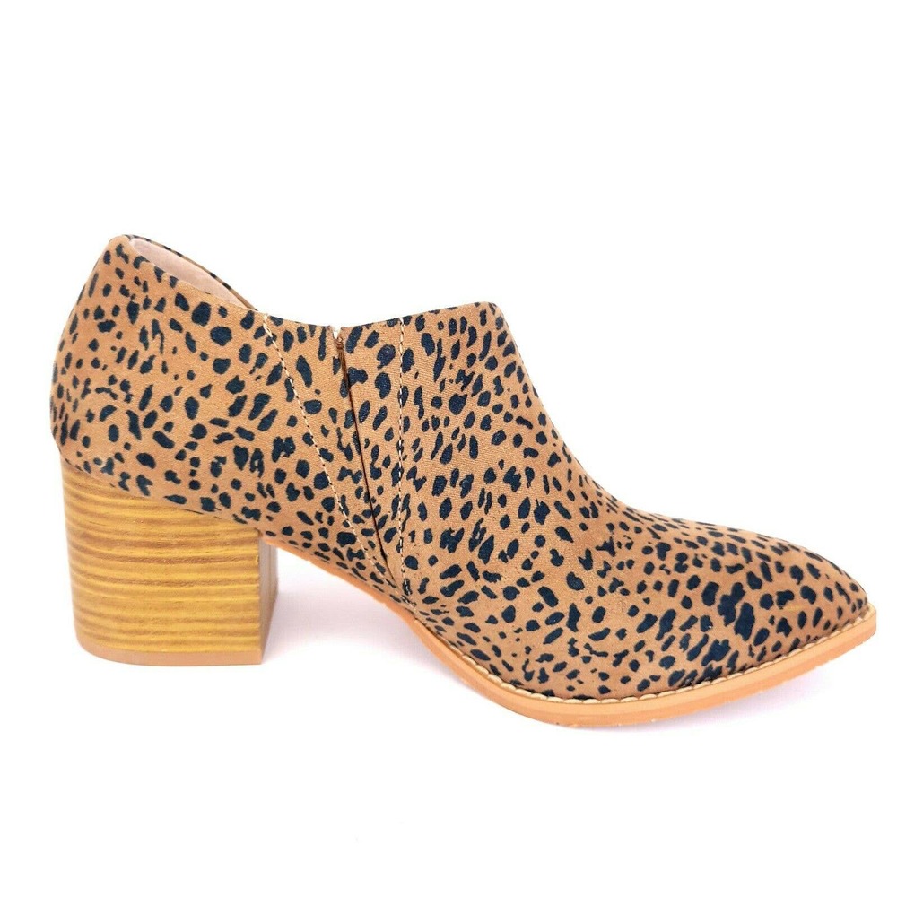 MELROSE AVE Vegan Leather Cheetah Bootie Size 6